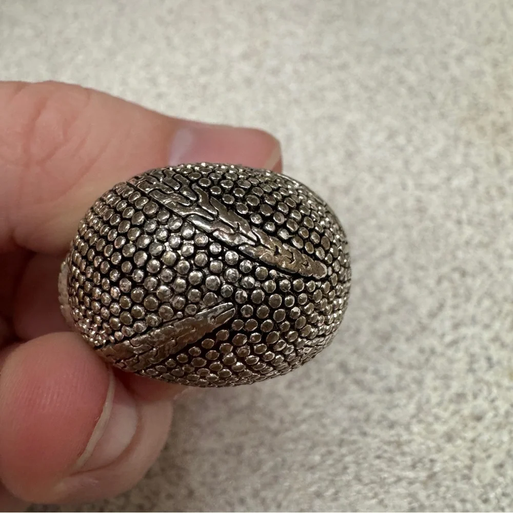 Silver metal textured‎ elastic ring